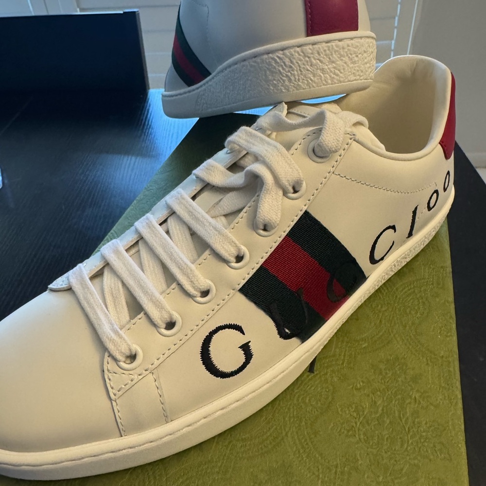 New Gucci White Leather Low-Top Sneakers, Red & Green Web and Red Heel original